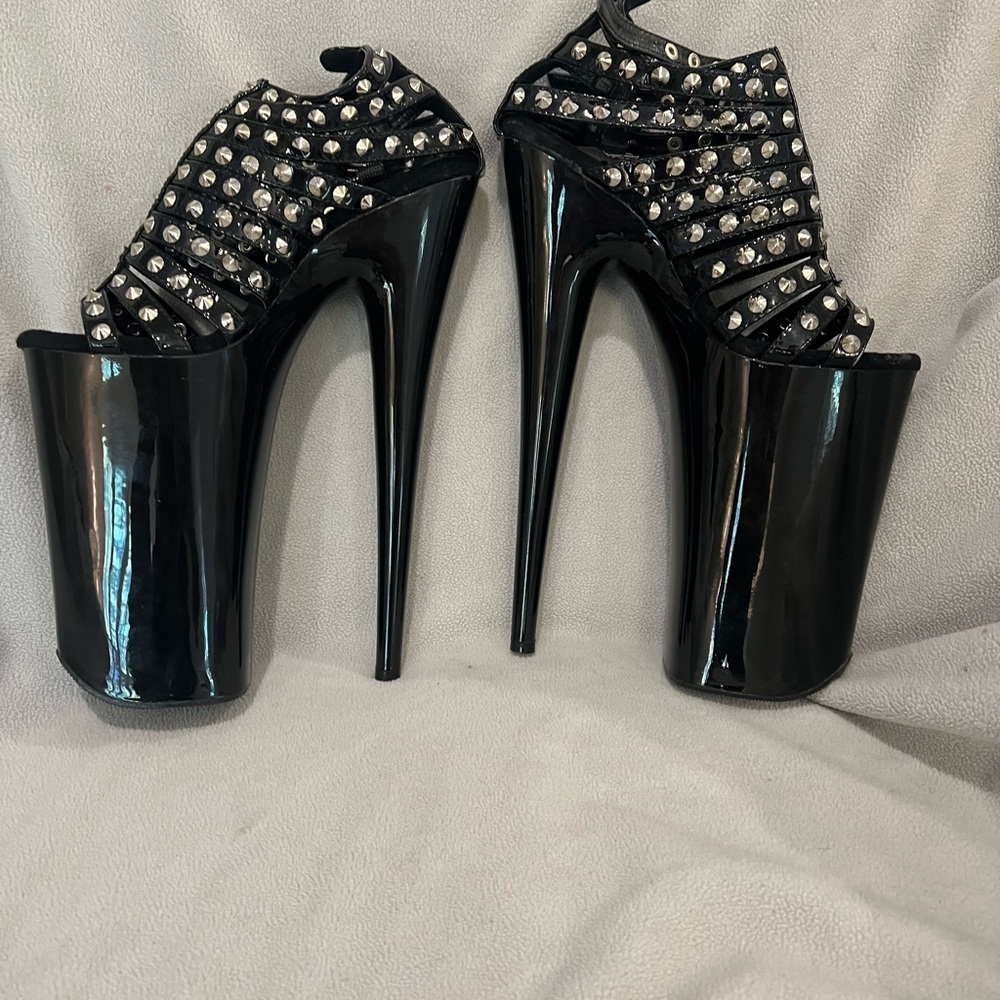 Pleaser Beyond-093; 10” Heel; Size 7